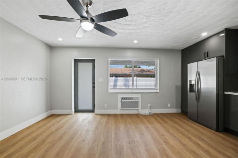Immobilier commercial à vendre à Fort Lauderdale, Floride: 258.18 m2 № 2169431 - photo 28