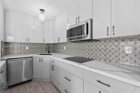 Immobilier commercial à vendre à Fort Lauderdale, Floride: 258.18 m2 № 2169431 - photo 7