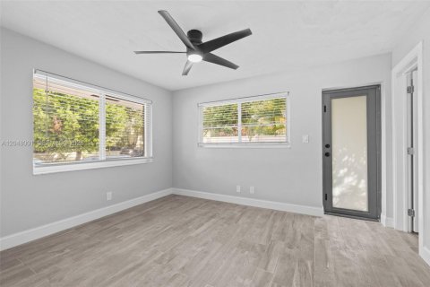 Immobilier commercial à vendre à Fort Lauderdale, Floride: 258.18 m2 № 2169431 - photo 9