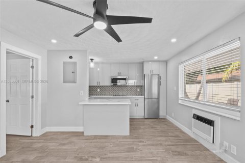 Immobilier commercial à vendre à Fort Lauderdale, Floride: 258.18 m2 № 2169431 - photo 2