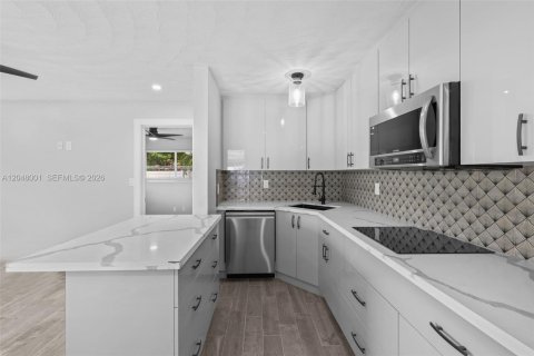 Immobilier commercial à vendre à Fort Lauderdale, Floride: 258.18 m2 № 2169431 - photo 6