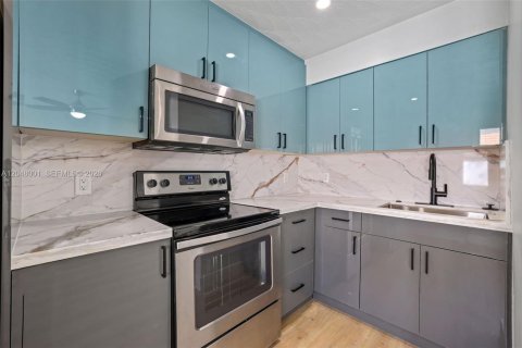 Immobilier commercial à vendre à Fort Lauderdale, Floride: 258.18 m2 № 2169431 - photo 19