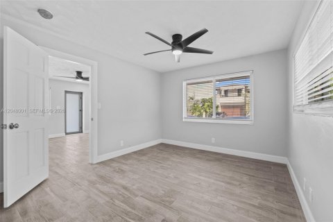 Immobilier commercial à vendre à Fort Lauderdale, Floride: 258.18 m2 № 2169431 - photo 10