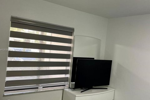 Снять в аренду кондоминиум в Уэстон, Флорида 2 спальни, 113.34м2, № 2087191 - фото 18