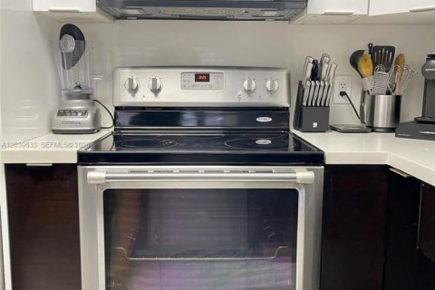 Снять в аренду кондоминиум в Уэстон, Флорида 2 спальни, 113.34м2, № 2087191 - фото 12