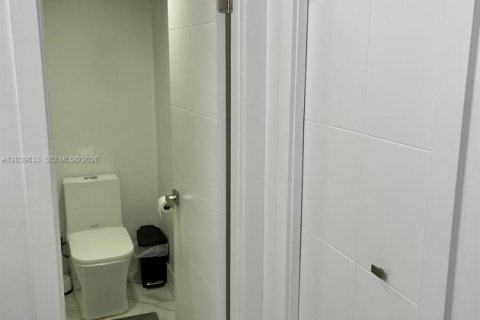 Снять в аренду кондоминиум в Уэстон, Флорида 2 спальни, 113.34м2, № 2087191 - фото 24