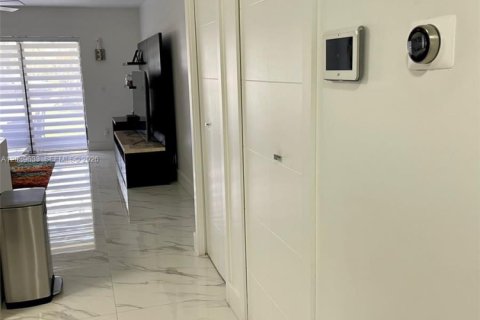 Снять в аренду кондоминиум в Уэстон, Флорида 2 спальни, 113.34м2, № 2087191 - фото 6