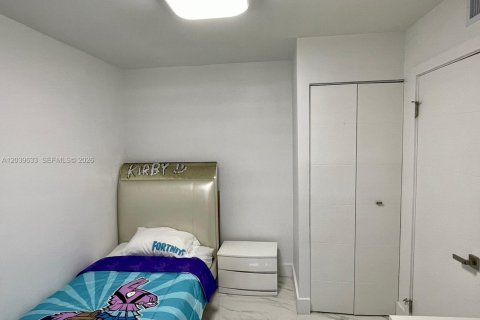 Снять в аренду кондоминиум в Уэстон, Флорида 2 спальни, 113.34м2, № 2087191 - фото 17
