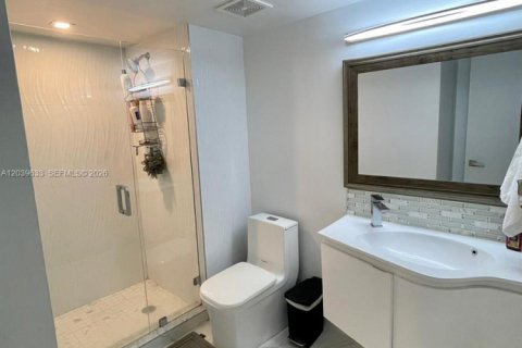 Снять в аренду кондоминиум в Уэстон, Флорида 2 спальни, 113.34м2, № 2087191 - фото 15