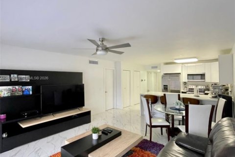 Снять в аренду кондоминиум в Уэстон, Флорида 2 спальни, 113.34м2, № 2087191 - фото 14