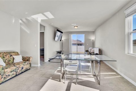 Casa en alquiler en Haines City, Florida, 3 dormitorios, 161.09 m2 № 1564486 - foto 7