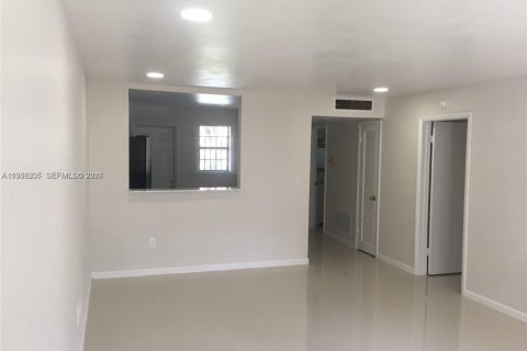 Appartement à louer à Miami, Floride: 1 chambre, 88.63 m2 № 1995945 - photo 2