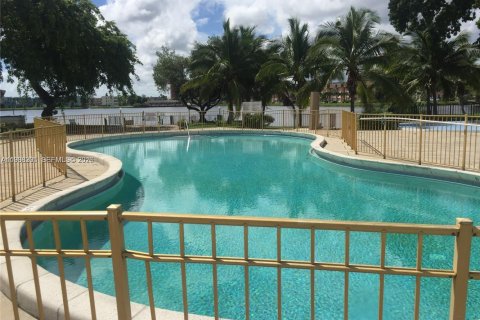 Appartement à louer à Miami, Floride: 1 chambre, 88.63 m2 № 1995945 - photo 11