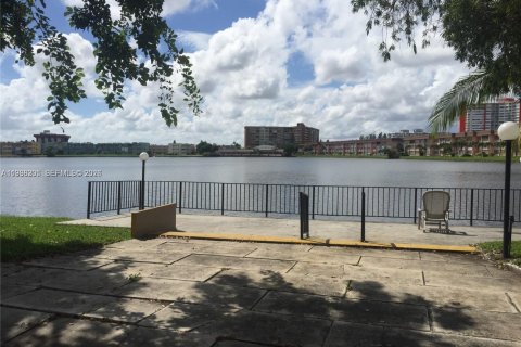 Appartement à louer à Miami, Floride: 1 chambre, 88.63 m2 № 1995945 - photo 10