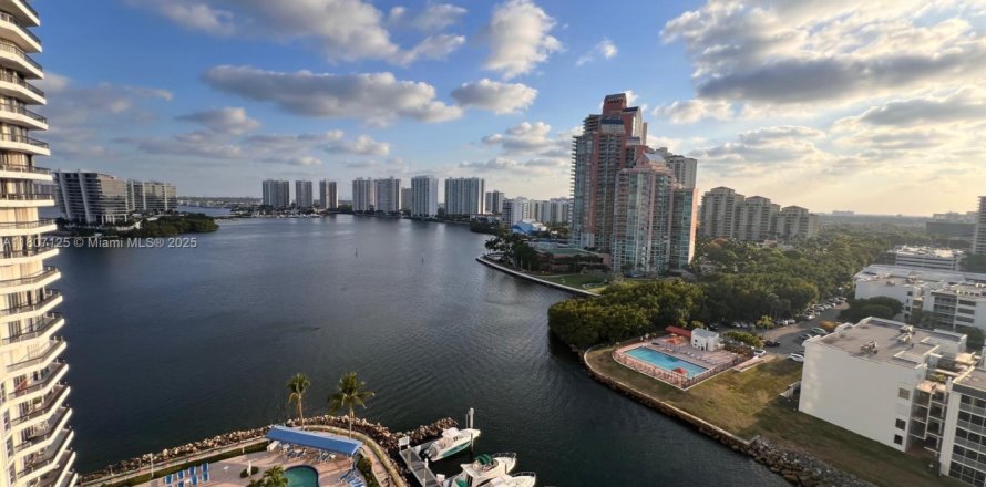 Condo à Aventura, Floride, 2 chambres  № 1749031