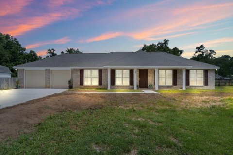 House in Pensacola, Florida 4 bedrooms, 129.13 sq.m. № 562560 - photo 1