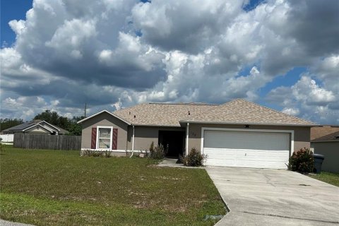 House in Kissimmee, Florida 3 bedrooms, 112.78 sq.m. № 2212104