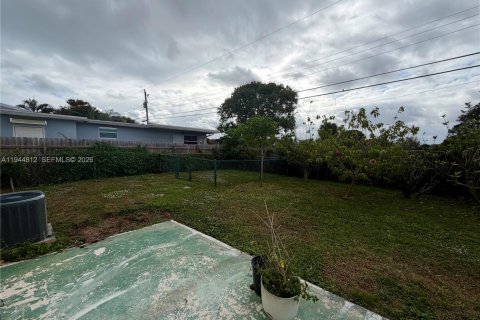 Villa ou maison à louer à West Palm Beach, Floride: 3 chambres, 85.47 m2 № 2001399 - photo 9