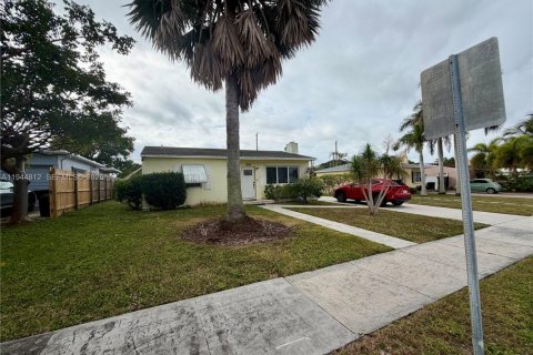 Villa ou maison à louer à West Palm Beach, Floride: 3 chambres, 85.47 m2 № 2001399 - photo 10