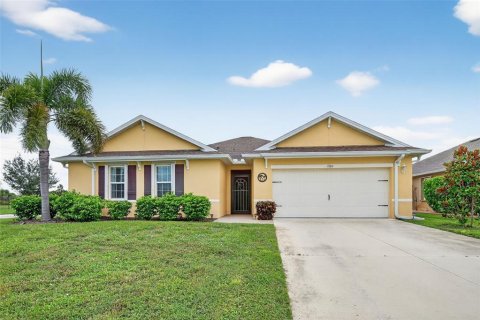 House in Punta Gorda, Florida 3 bedrooms, 217.3 sq.m. № 1916325 - photo 2