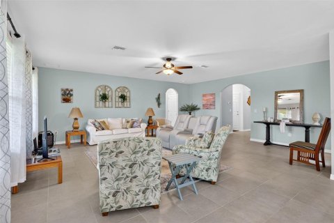 House in Punta Gorda, Florida 3 bedrooms, 217.3 sq.m. № 1916325 - photo 9