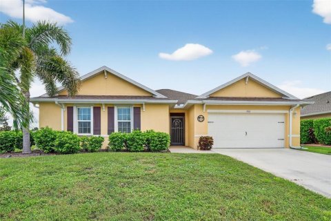 House in Punta Gorda, Florida 3 bedrooms, 217.3 sq.m. № 1916325 - photo 1