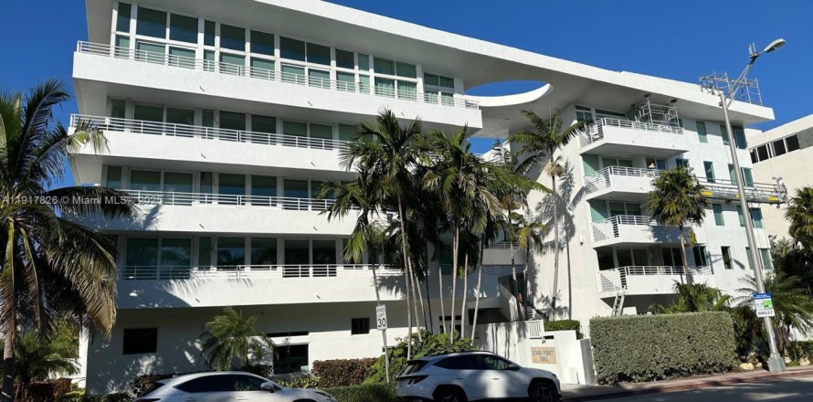 Condo in Miami Beach, Florida, 2 bedrooms  № 1973874