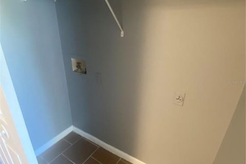 Adosado en alquiler en Temple Terrace, Florida, 2 dormitorios, 103.12 m2 № 1910464 - foto 11