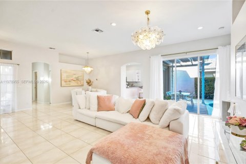 Купить виллу или дом в Маргит, Флорида 2 спальни, 151.99м2, № 2043638 - фото 16