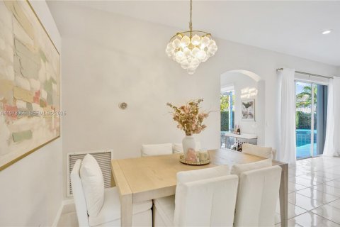 Купить виллу или дом в Маргит, Флорида 2 спальни, 151.99м2, № 2043638 - фото 12