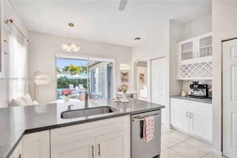 Купить виллу или дом в Маргит, Флорида 2 спальни, 151.99м2, № 2043638 - фото 28