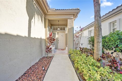 Купить виллу или дом в Маргит, Флорида 2 спальни, 151.99м2, № 2043638 - фото 8