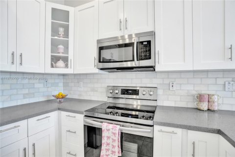 Купить виллу или дом в Маргит, Флорида 2 спальни, 151.99м2, № 2043638 - фото 22