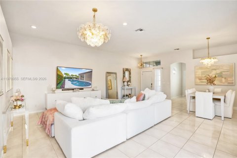 Купить виллу или дом в Маргит, Флорида 2 спальни, 151.99м2, № 2043638 - фото 14