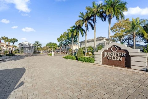 Купить виллу или дом в Маргит, Флорида 2 спальни, 151.99м2, № 2043638 - фото 5