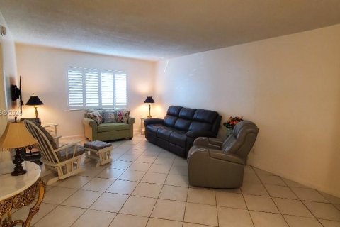 Condominio en venta en Oakland Park, Florida, 1 dormitorio, 65.87 m2 № 1966907 - foto 6