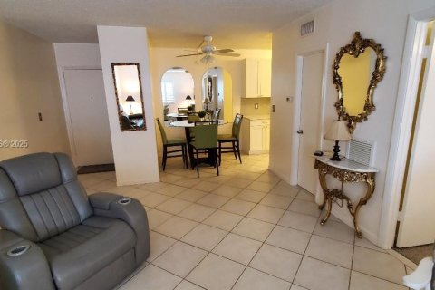 Condominio en venta en Oakland Park, Florida, 1 dormitorio, 65.87 m2 № 1966907 - foto 4