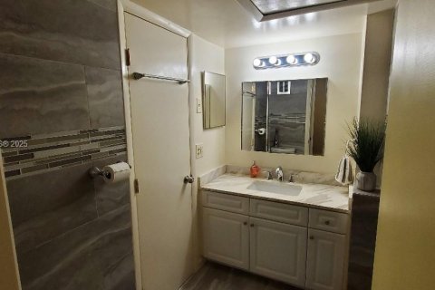 Condominio en venta en Oakland Park, Florida, 1 dormitorio, 65.87 m2 № 1966907 - foto 18