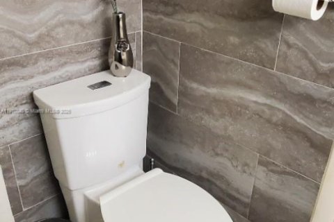 Condominio en venta en Oakland Park, Florida, 1 dormitorio, 65.87 m2 № 1966907 - foto 19