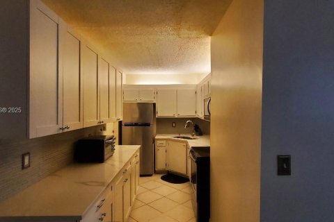 Condominio en venta en Oakland Park, Florida, 1 dormitorio, 65.87 m2 № 1966907 - foto 12