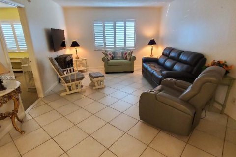 Condominio en venta en Oakland Park, Florida, 1 dormitorio, 65.87 m2 № 1966907 - foto 5