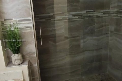 Condominio en venta en Oakland Park, Florida, 1 dormitorio, 65.87 m2 № 1966907 - foto 17