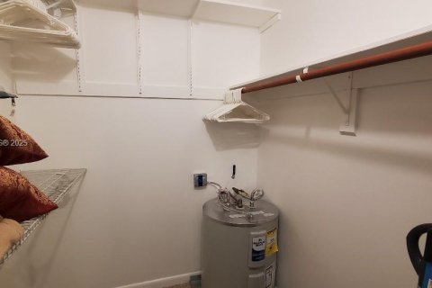 Condominio en venta en Oakland Park, Florida, 1 dormitorio, 65.87 m2 № 1966907 - foto 20