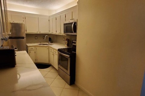 Condominio en venta en Oakland Park, Florida, 1 dormitorio, 65.87 m2 № 1966907 - foto 10