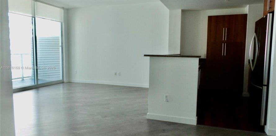 Condominio en Miami, Florida, 1 dormitorio № 1768731