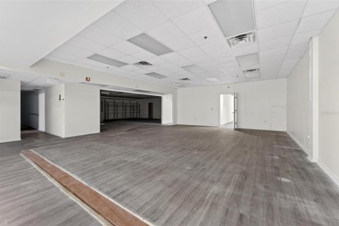 Propiedad comercial en alquiler en Plant City, Florida, 1130.23 m2 № 2104869 - foto 30