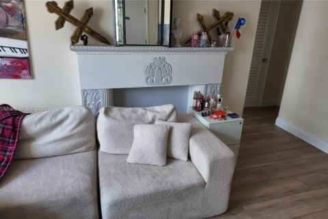 Condo in Miami Beach, Florida, 1 bedroom  № 1939763 - photo 8