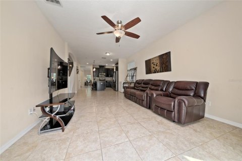 House in Orlando, Florida 4 bedrooms, 228.82 sq.m. № 1657896 - photo 18
