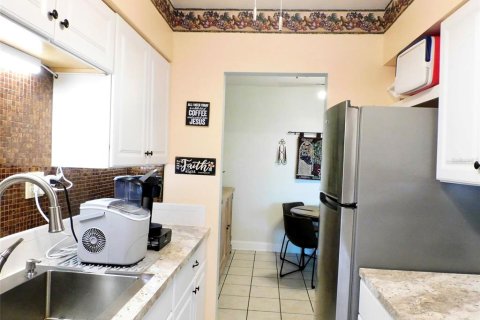 Condo in Lakeland, Florida, 2 bedrooms № 2112735 - photo 9
