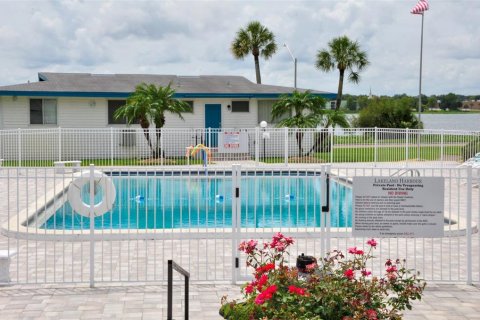 Condo in Lakeland, Florida, 2 bedrooms № 2112735 - photo 26